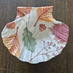 Autumn Leaf Print Shell Decor